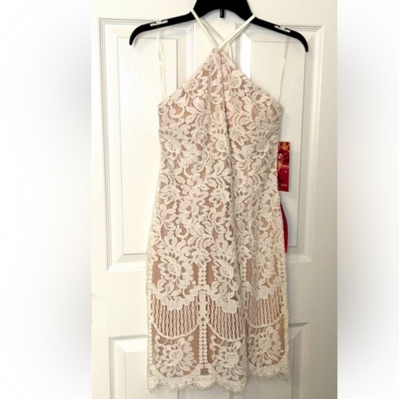 Halter lace cocktail dress - Picture 2 of 8